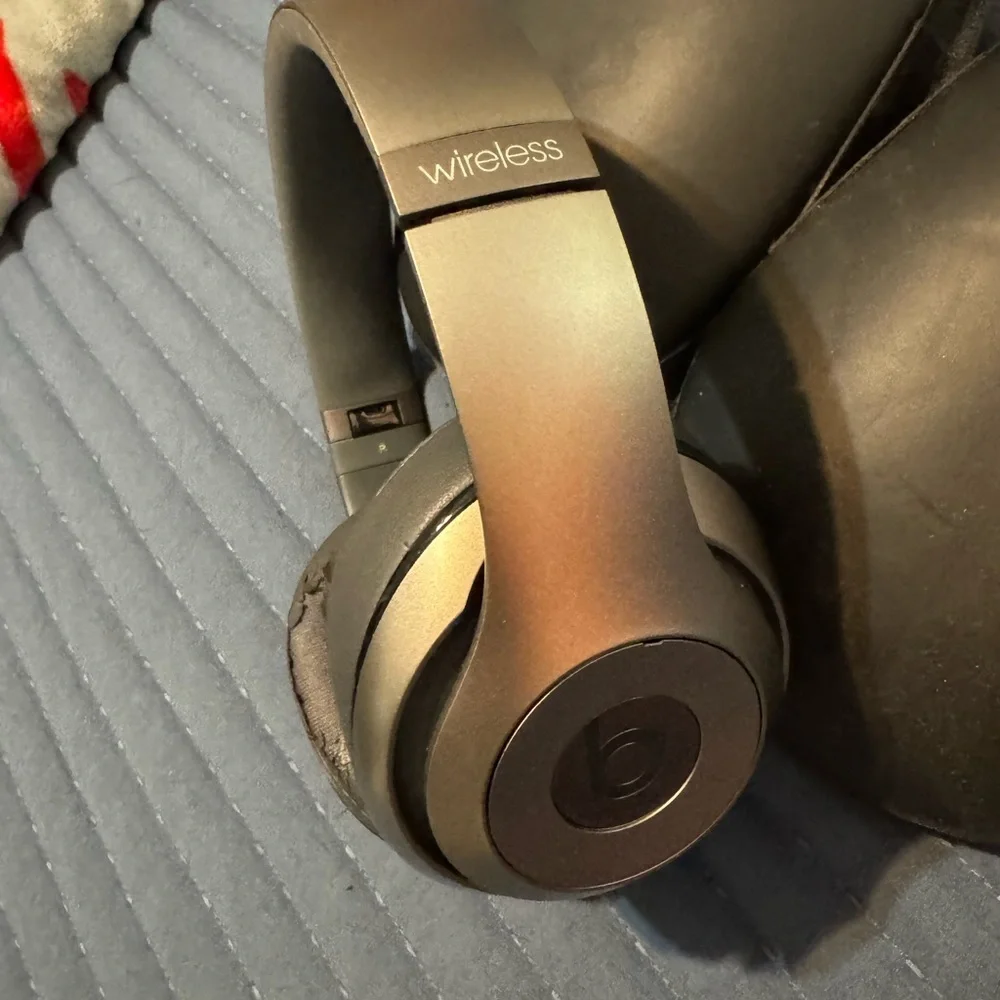 Beats Studio 2s Wireless Headphones